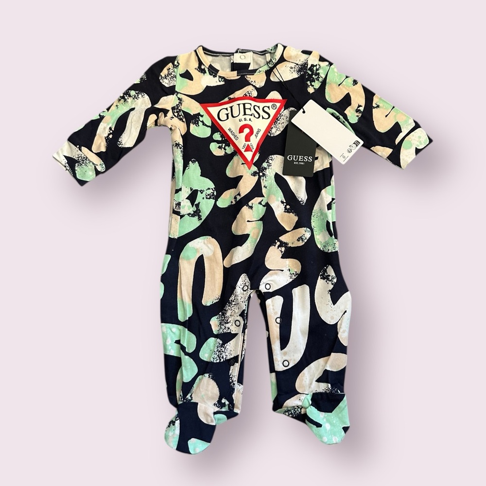 NWT Baby GUESS All Over Graffiti Style Logo Footies Size 0-3 Months